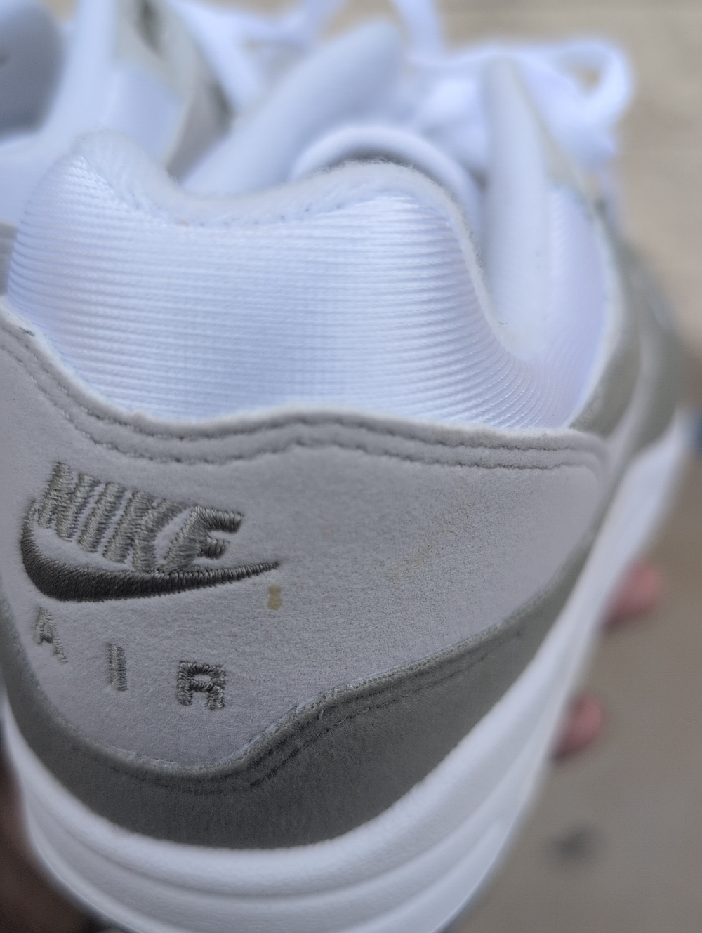 Nike Air Max 1 White-Light Army Green-Neutral Grey Women's Size 7 NWOB - Picture 6 of 7